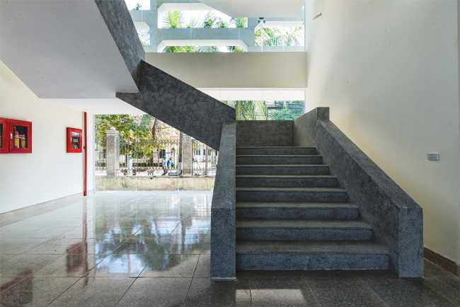 Corps d'échelle massif