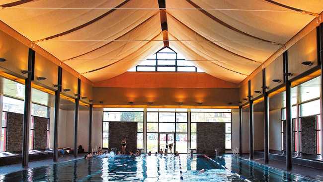 Grandi vetrate e richiami orientali