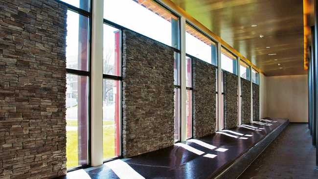 Elegante posa a secco della pietra senza stucco