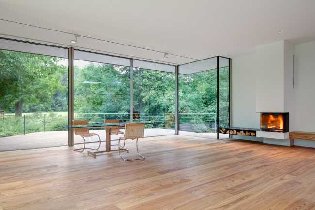 living open space vetrata pavimento legno