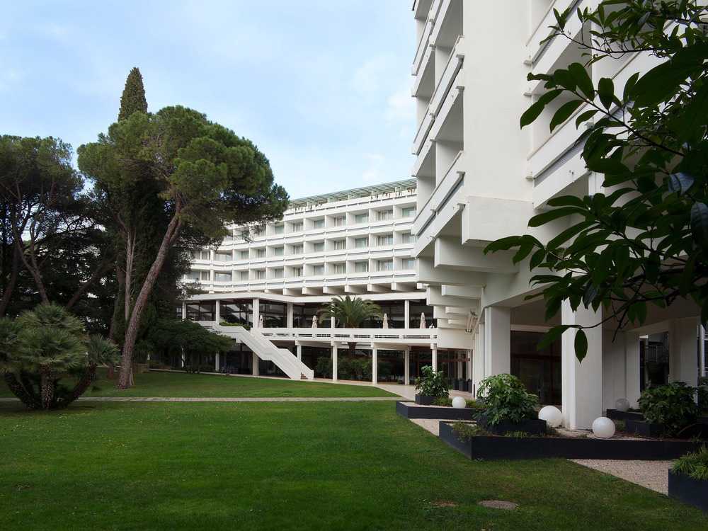 Hotel con vista al parque