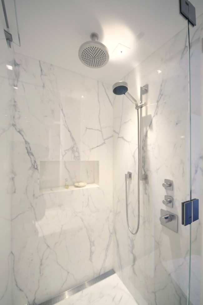rivestimento marmo per la doccia