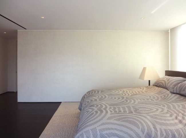 camera da letto minimal pavimento legno