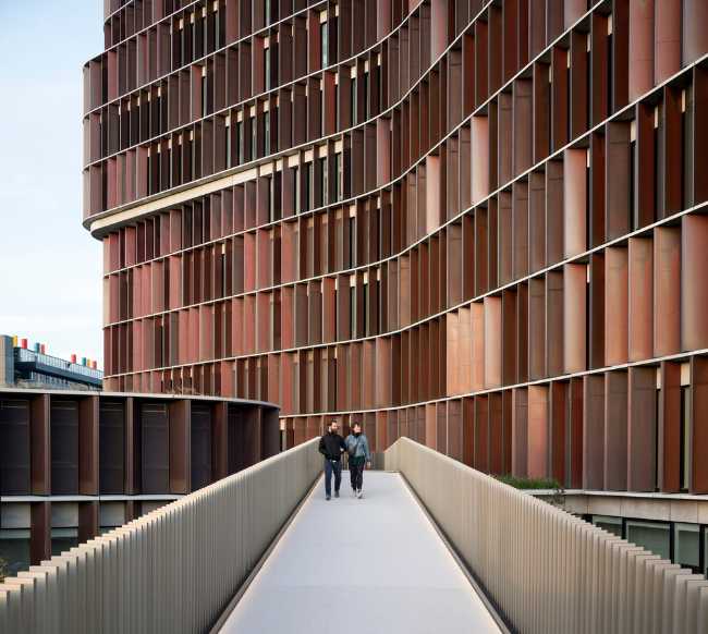 facciata con pannelli di rame