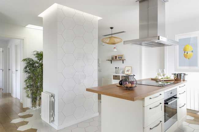 cucina minimalista bianca legno