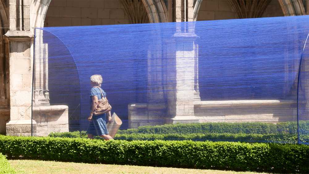 installation textile de jardin de cloître