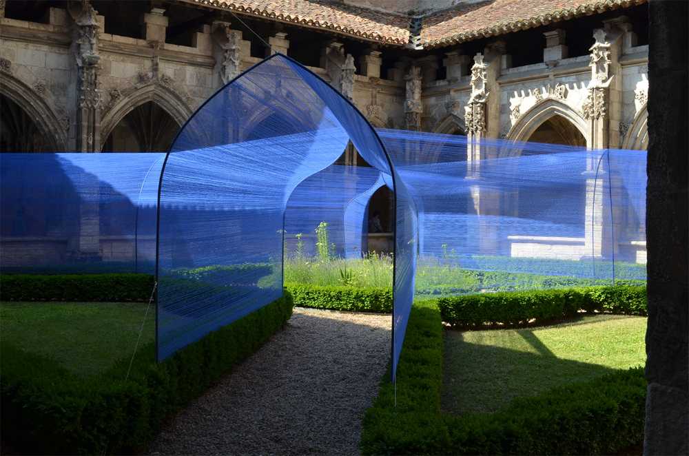 installation textile de jardin de cloître