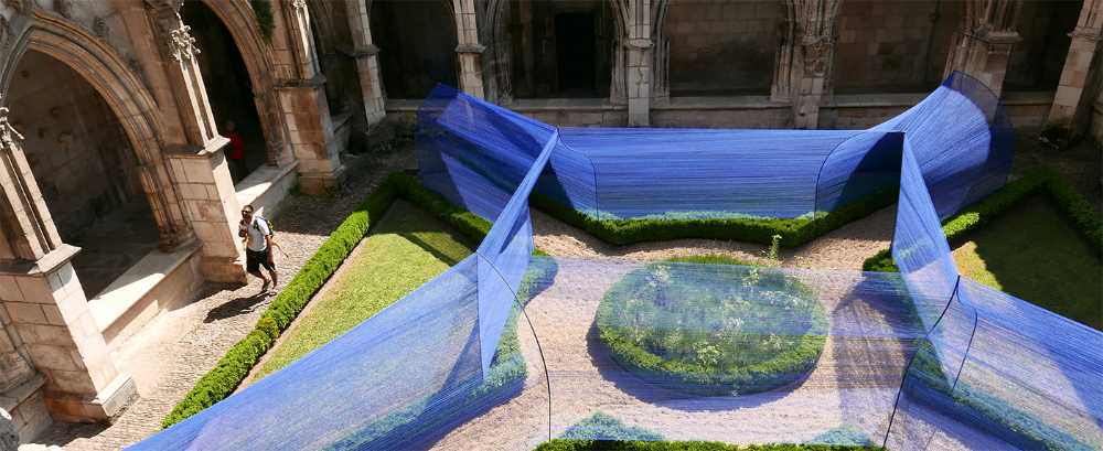 installation textile de jardin de cloître