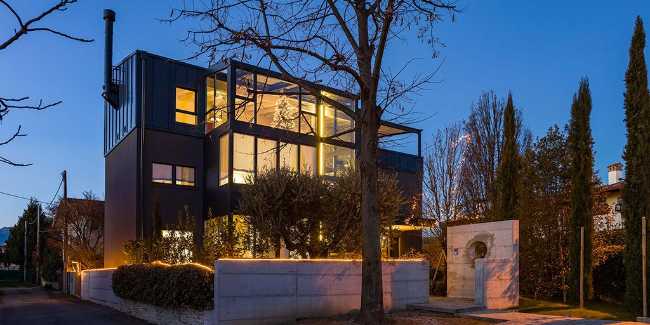 Volume trasparente al centro della città