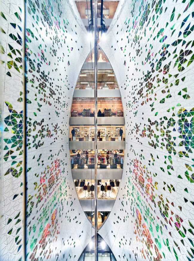 negozio centro commerciale colore strutture metalliche sospese