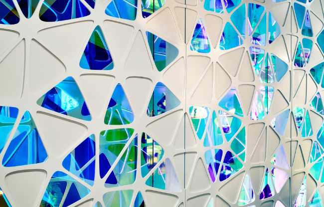 negozio centro commerciale colore strutture metalliche sospese