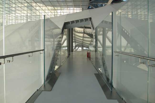 struttura in vetro e acciaio