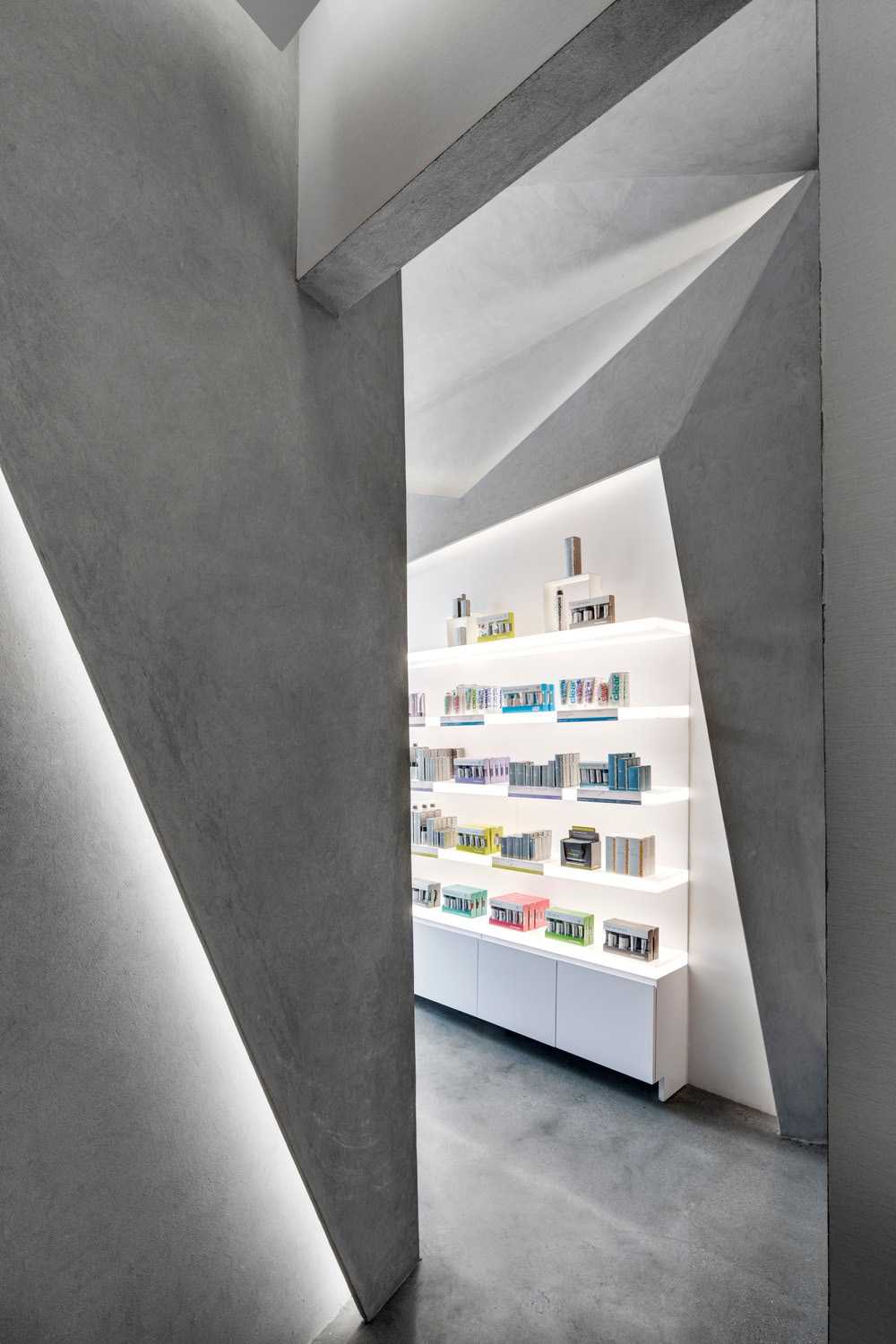 spa centro benessere negozio bancone geometrico controsoffitti tagli illuminazione