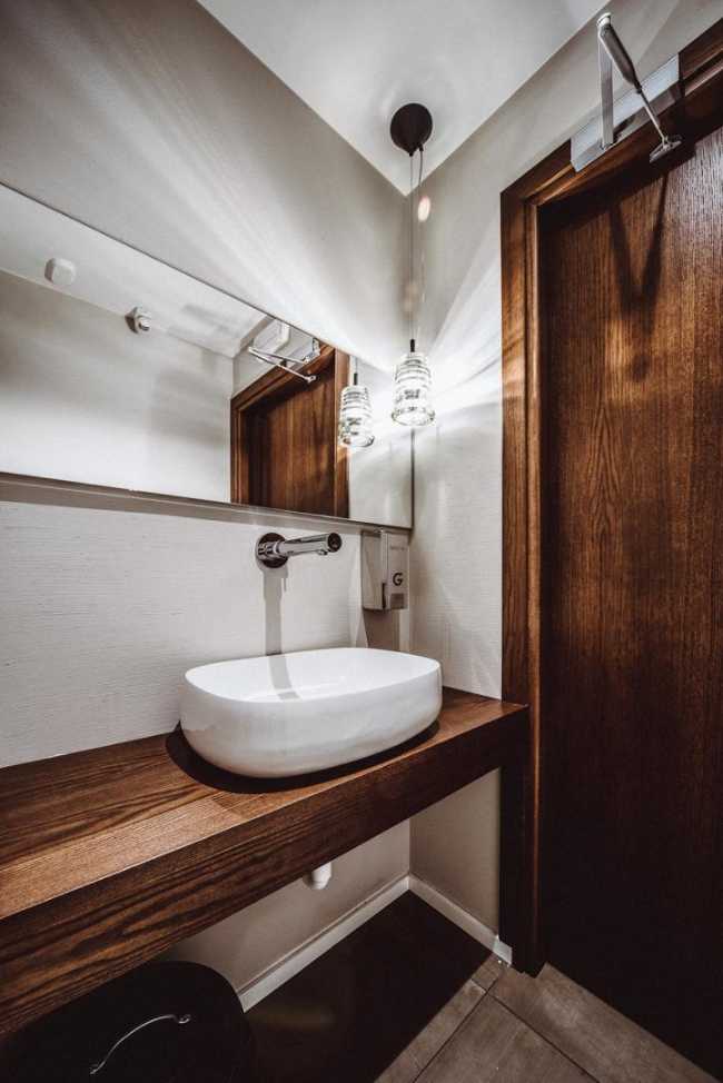 bagno piano lavabo in legno
