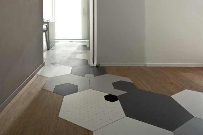 pavimento in ceramiaca e legno