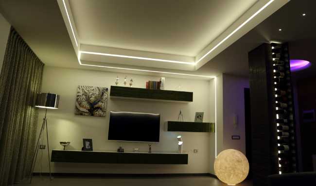 zona living e luci nel controsoffitto