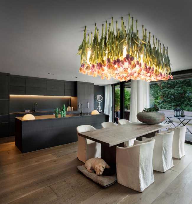 Lampadario a soffitto a forma di tulipani