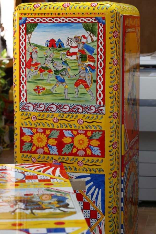 Frigorifero dipinto da artisti siciliani