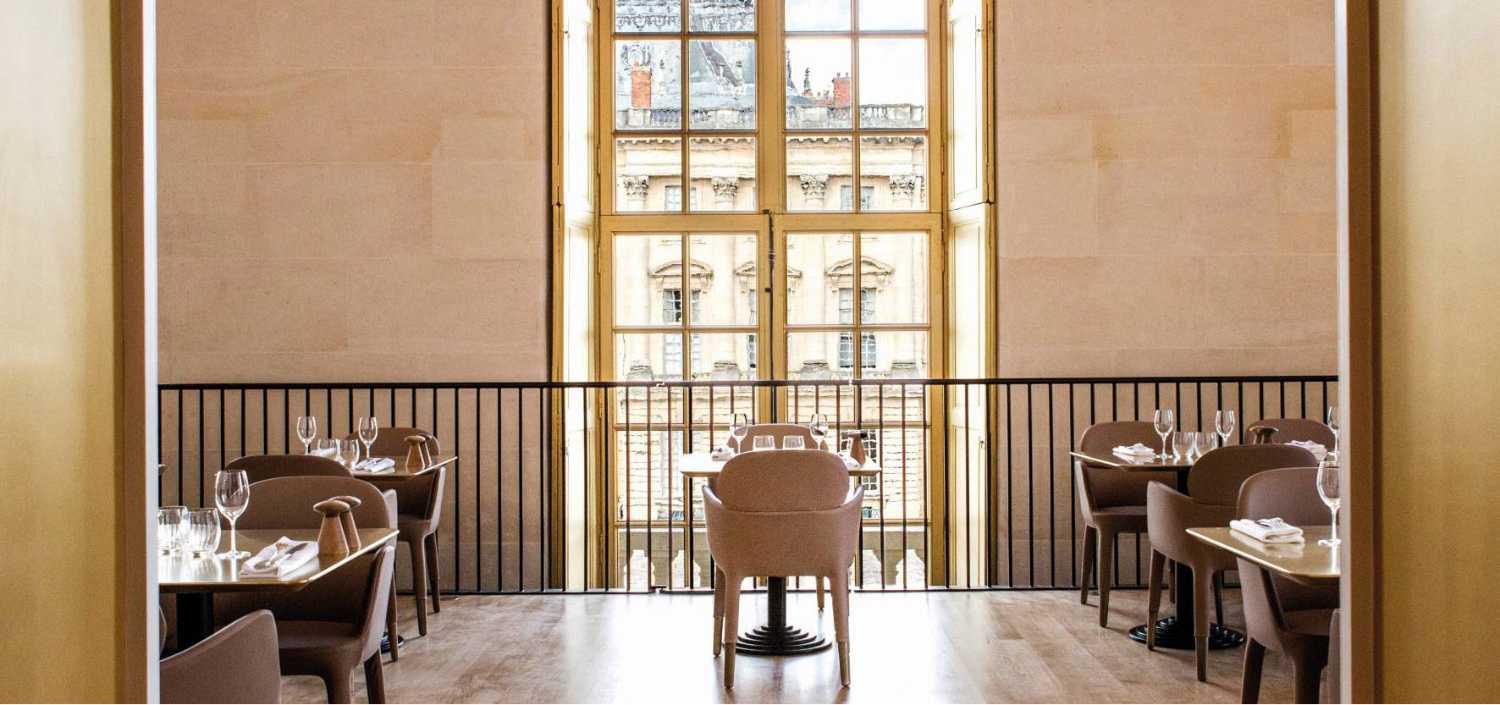 Poltrona di un ristorante in un edificio storico