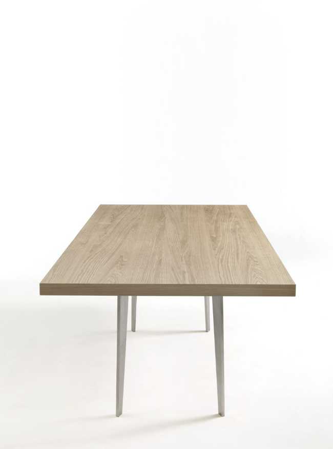 Tavolo che accumula energia termica