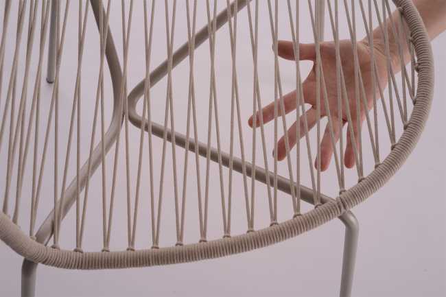 Dettaglio seduta per esterni e interni in filo d'acciaio