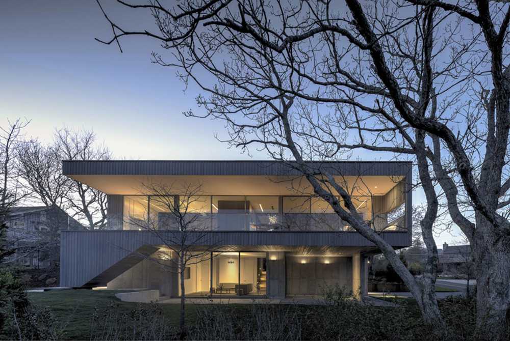 Facade of a concrete house with a rain of wood