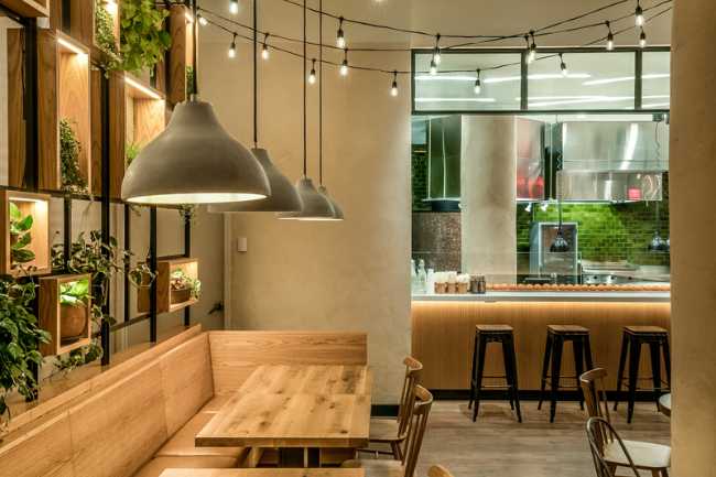 Suspended lighting in a warm and welcoming environment