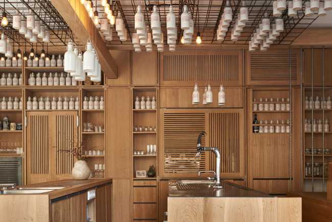 Spazio unico rivestito in legno