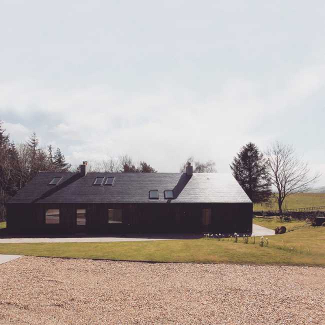 cottage in legno scuro