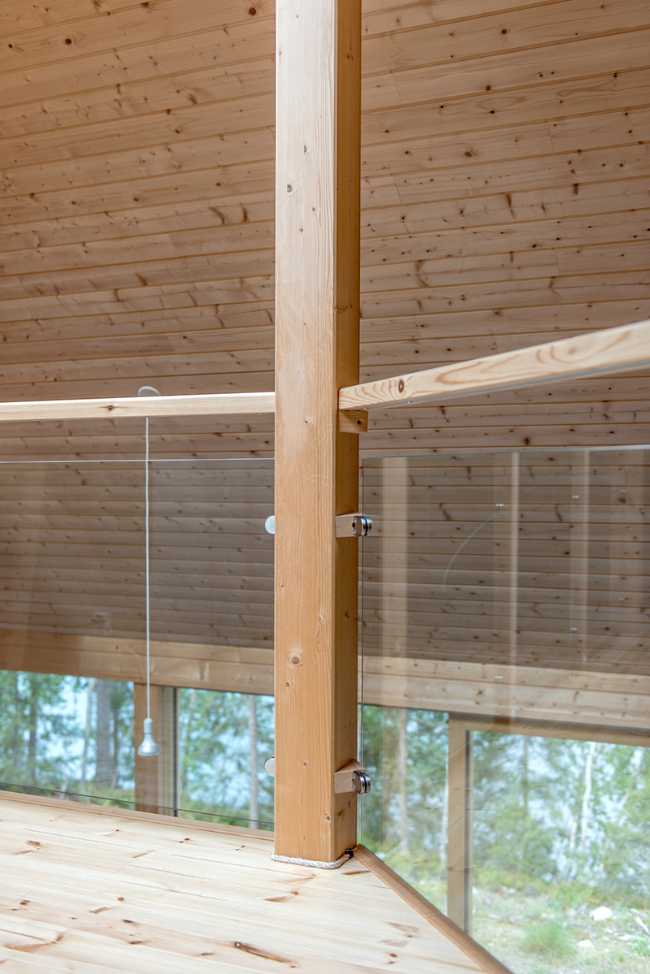 Balaustrada en madera y vidrio