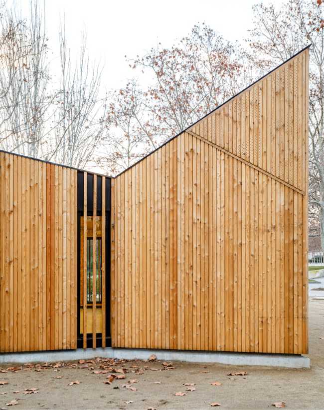 Modulo in legno dalle forme geometriche