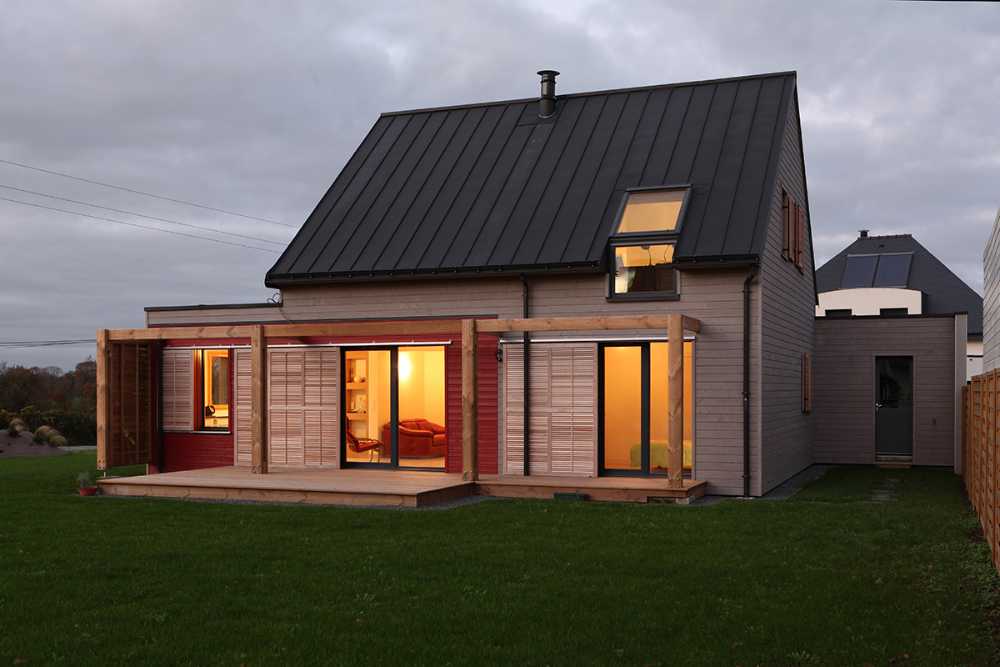 Cottage in legno con vetrate