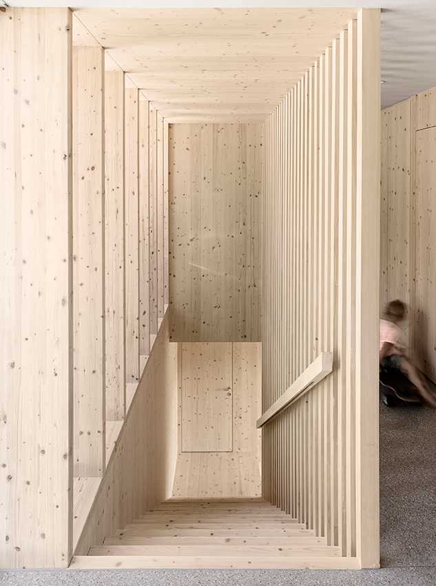 Scala interna in legno