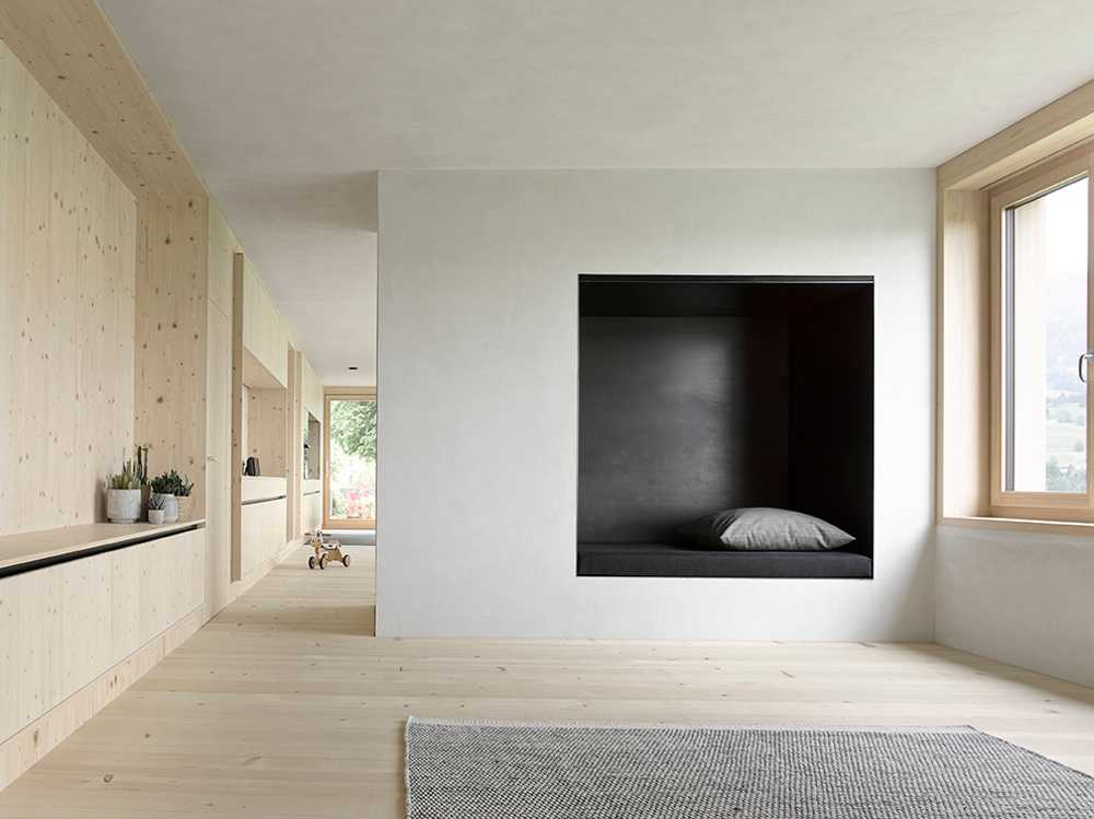 Interni in legno chiaro e bianco