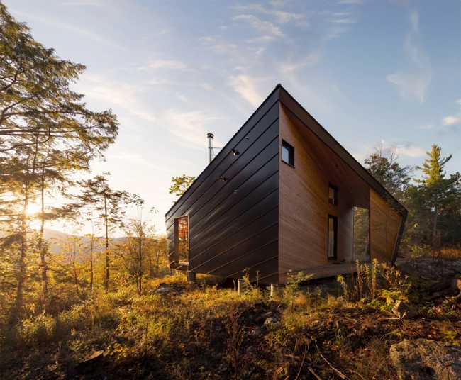 Casa moderna immersa nella natura