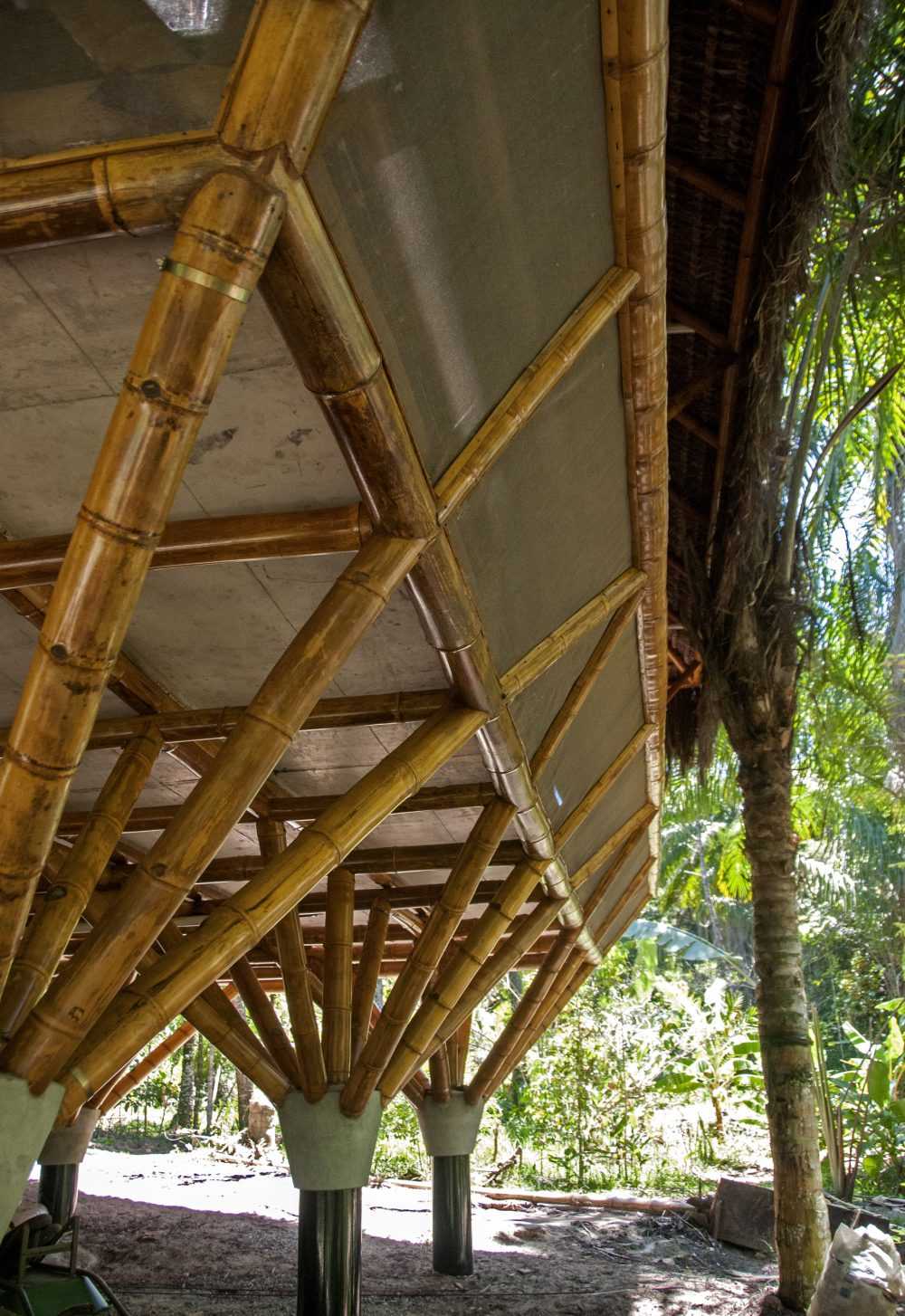 Albergue sobre pilares de madera