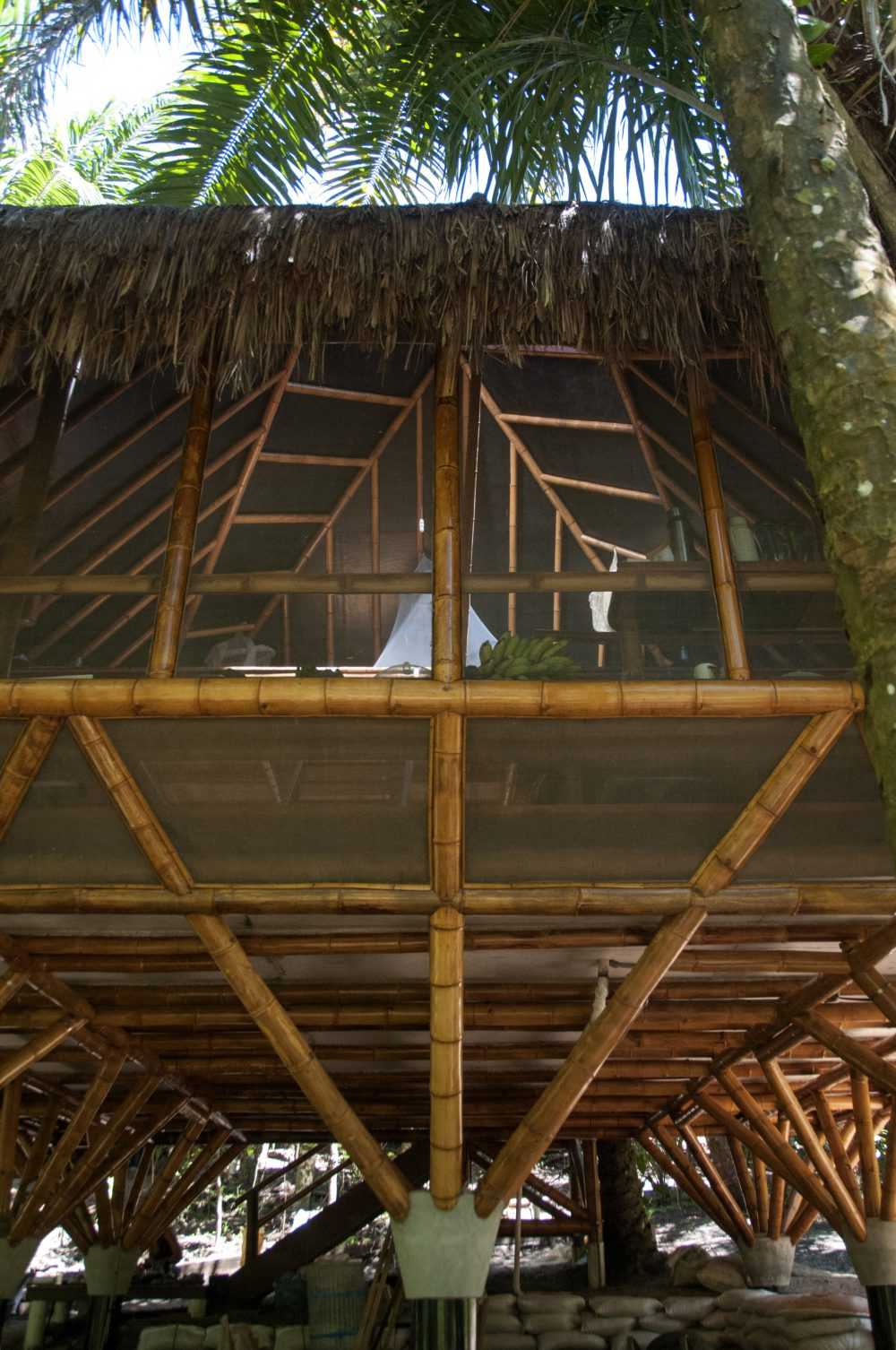 Albergue sobre pilares de madera