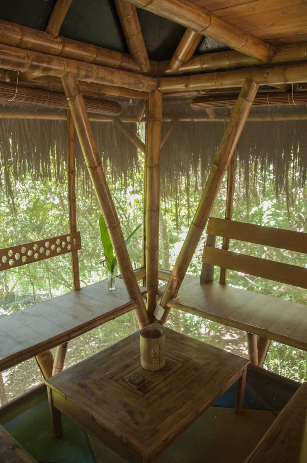 Albergue sobre pilares de madera