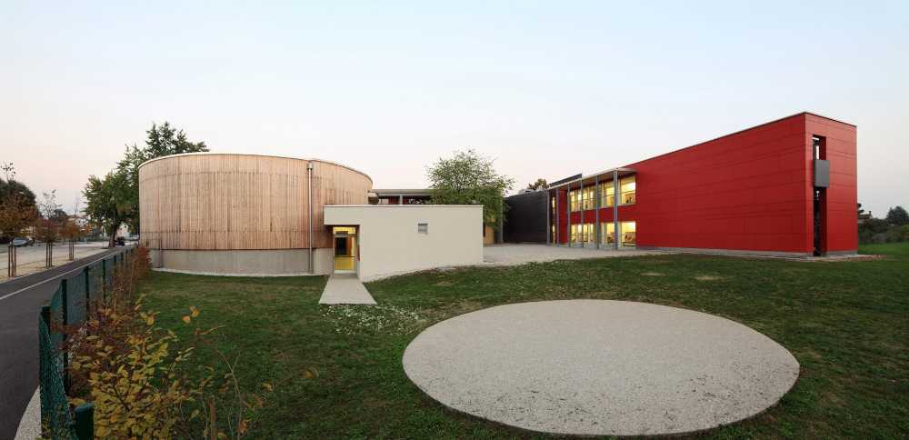 Vetrata per una scuola elementare