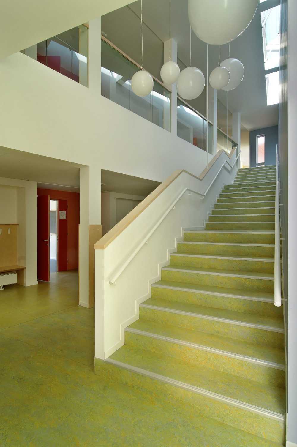 Vetrata per una scuola elementare