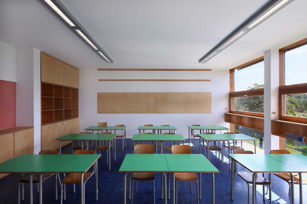 Vetrata per una scuola elementare