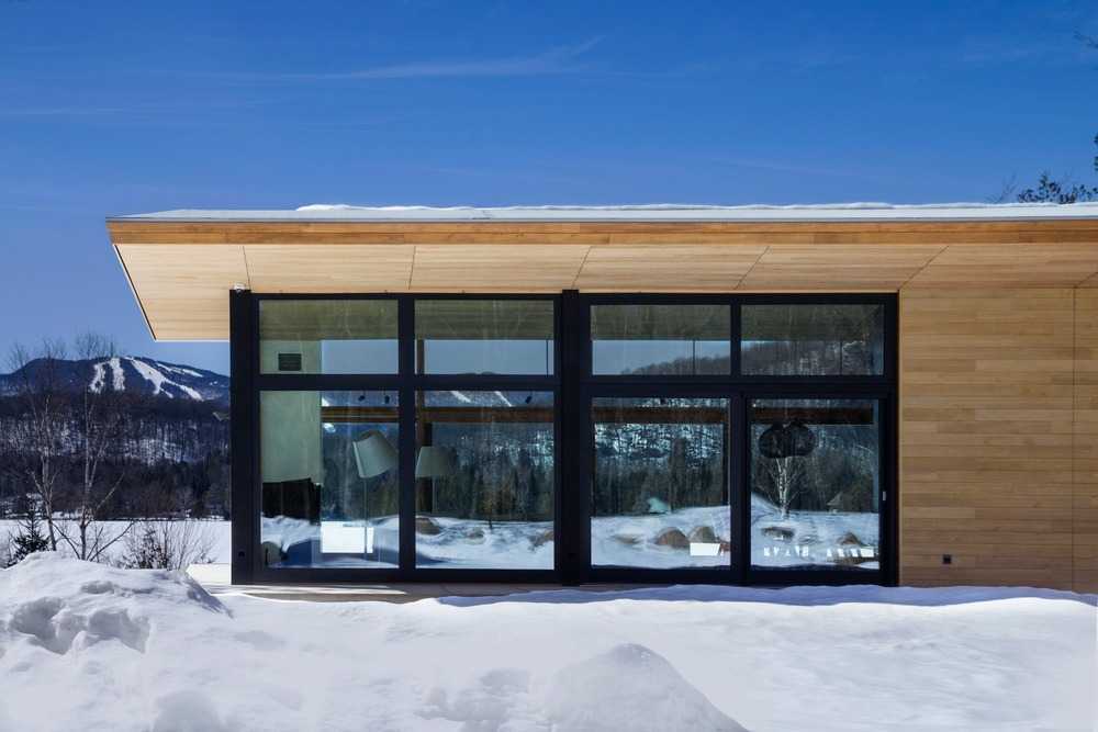 Glass and wood for a cottage