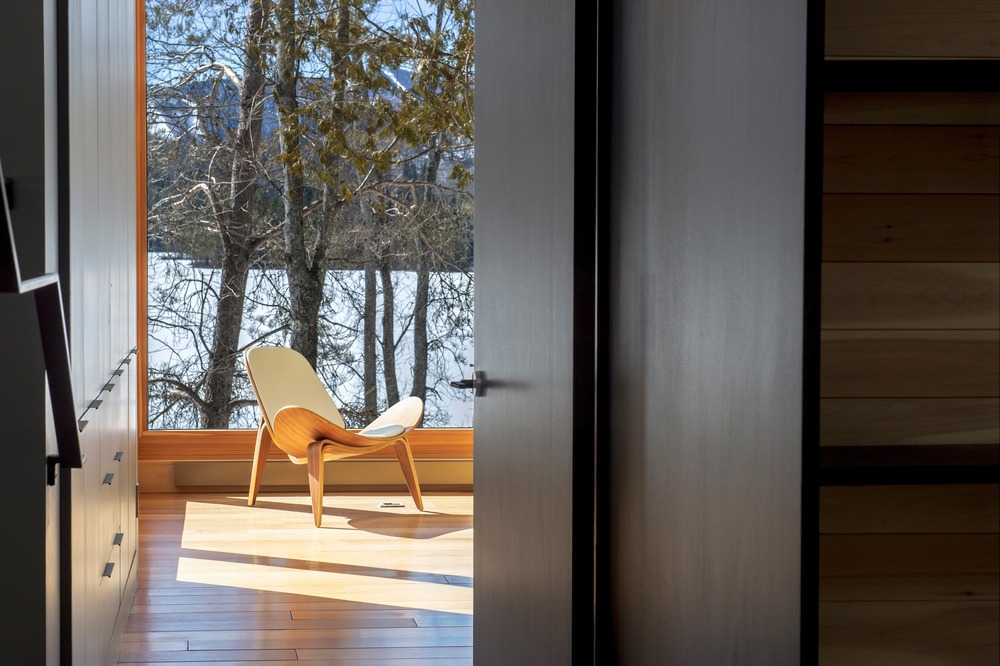 Glass and wood for a cottage