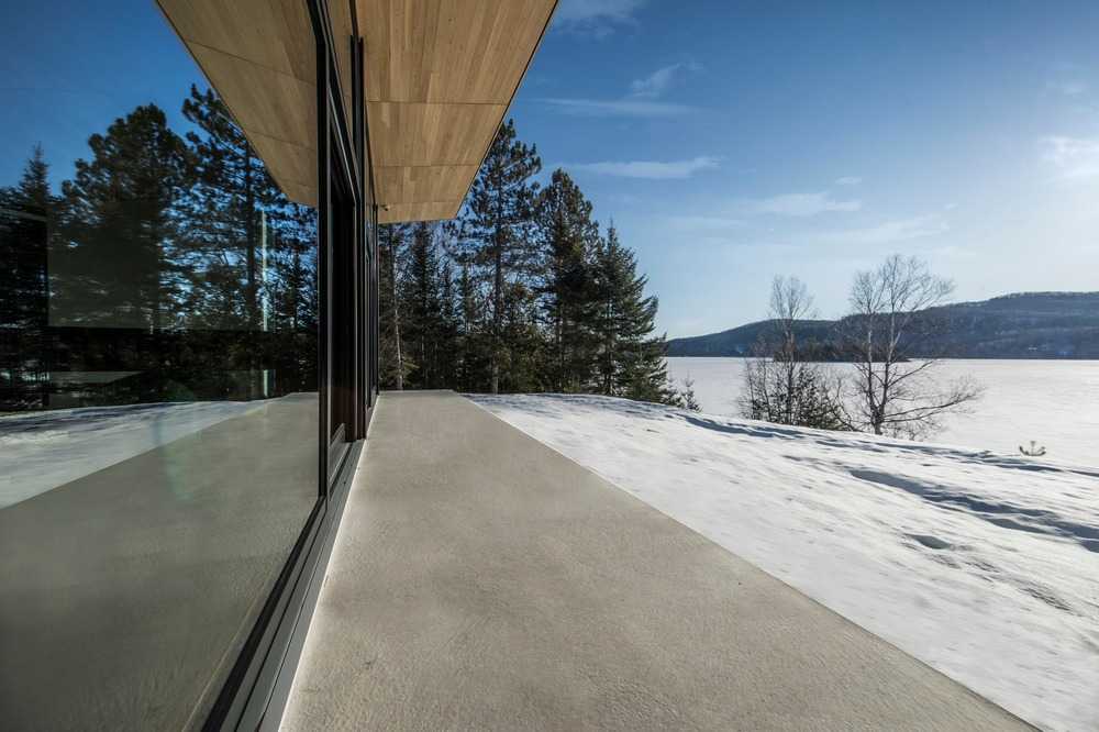 Glass and wood for a cottage