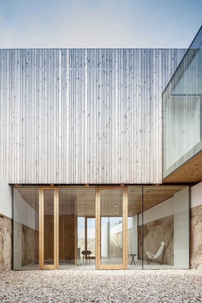 Base en roca y vidrio