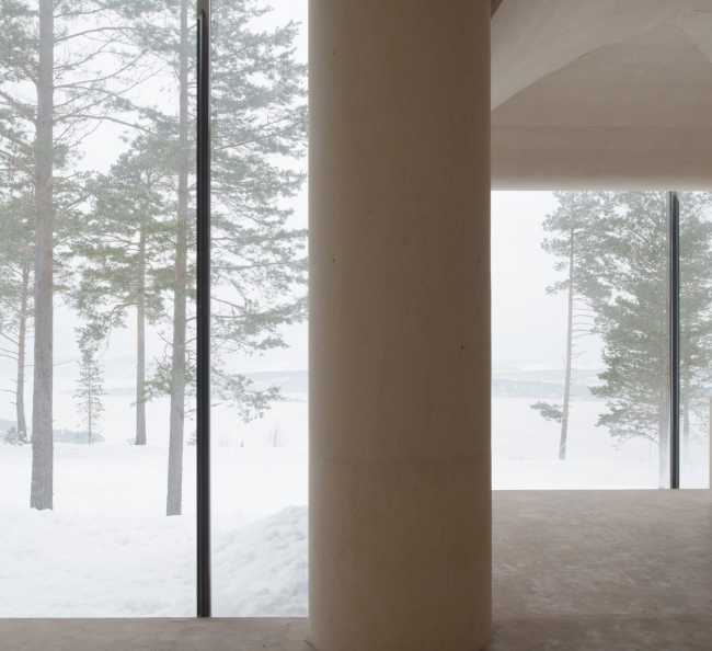 Interni in legno con vetrata