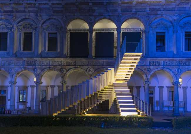 Lighting of a wooden installation