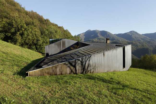 Wooden villa open on the landscape