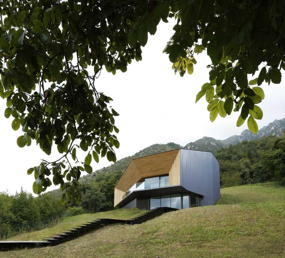 Villa en terreno inclinado