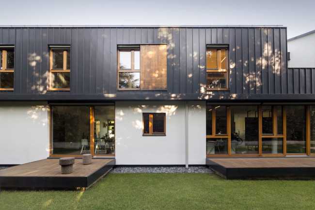 Wooden house with dark and white colors